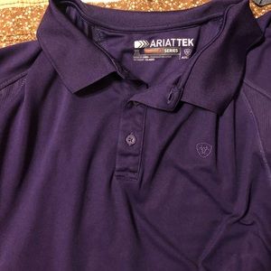 Mens Ariat short sleeve shirt. The shirt has only been worn one time for photo.